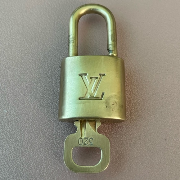 Authentic vintage Louis Vuitton Lock and Key 320 - Picture 3 of 4